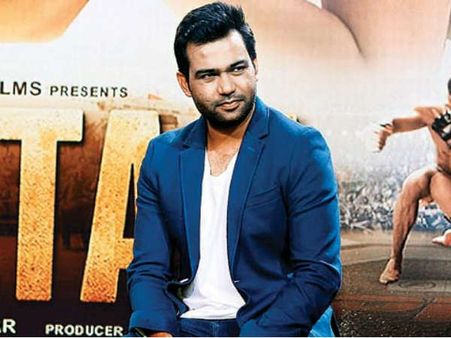 सलमान खान के साथ दिया BLOCKBUSTER.. लेकिन अगली फिल्म से सलमान OUT