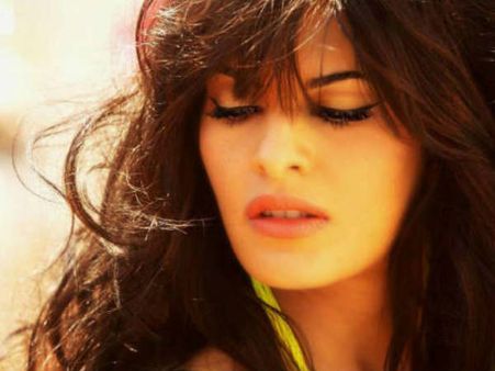 Oops..इस एक्टर ने जैकलीन को कहा 'गुंडी औरत'..लेकिन क्यों!