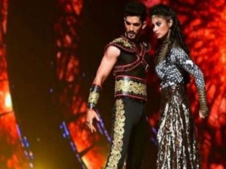 #VIDEO..मौनी-अर्जुन की 'नागिन' केमिस्ट्री उड़ा देगी आपके होश!