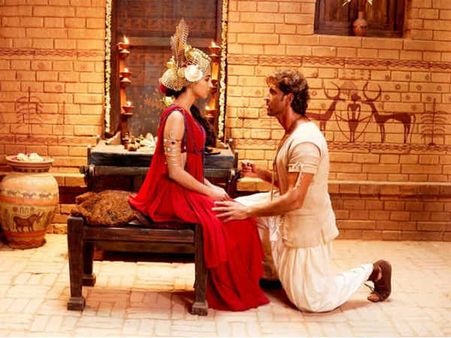 BOX OFFICE: ओपनिंग के साथ ही.. अक्षय कुमार से पीछे हो गए ऋतिक रोशन!