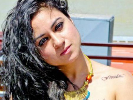 'बार बार देखो' के लिए इस एक्ट्रेस का सपोर्ट..पोस्ट की 'BRA LESS' तस्वीर!