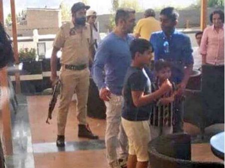 Shoot PICS: सलमान खान ने शुरू की 'ट्यूबलाइट' की शूटिंग.. धमाकेदार तैयारी शुरू!