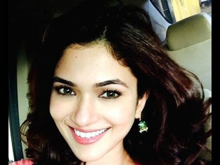 OMG..तो ऋतिक रोशन के कज़िन को डेट कर रही हैं ये टीवी एक्ट्रेस!