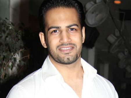 Ooo..तो इस बॉलीवुड एक्ट्रेस को डेट कर रहे हैं करिश्मा के एक्स ब्वॉयफ्रेंड!