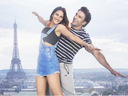 DHAMAKA: रिलीज से पहले ही RECORD बनाने को तैयार.. 'सुपरस्टार्स' बच के!