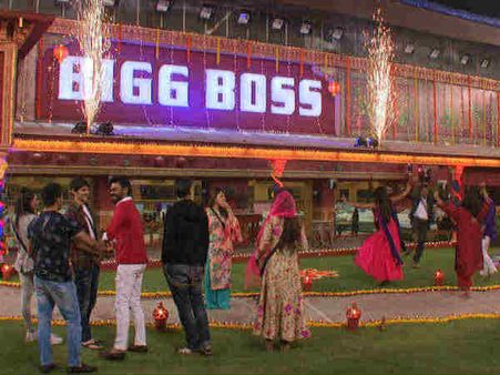 BiggBoss10: ओमजी पर लगा चोरी का आरोप...घरवालो ने मनायी दिवाली