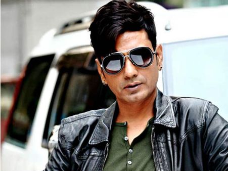 FIRST LOOK: ये रहे 2017 के बेस्ट 'विलेन'.. धमाकेदार स्टाइलिश!