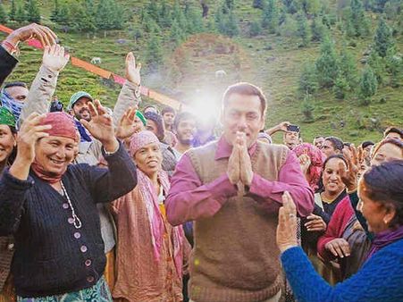 #HawwwSalman: इतना छिछोरापन...पहाड़ी औरतों को कह रहे हैं नाच मेरी जान!