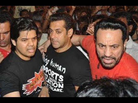 #JustIn: सलमान खान के बॉडीगार्ड शेरा की 'दादागिरी'...बंदूक की नोंक पर धमकी!