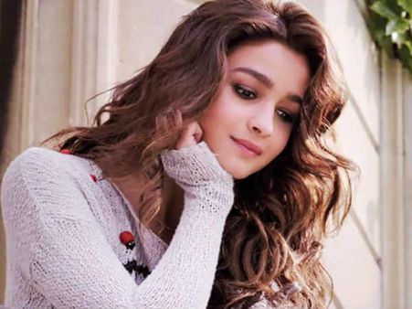 अलग-अलग रोल से खुद को चैलेंज करती हूं : आलिया भट्ट