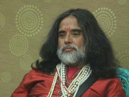 बिगबॉस live:टास्क शुरू.....घरवालों के निशाने पर स्वामीजी