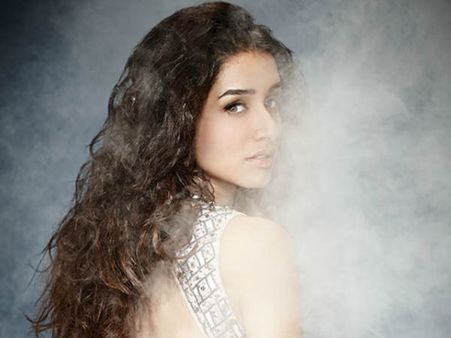 #Strange: अब इस हीरोइन का दाउद इब्राहिम कनेक्शन...मिलने आ रहा परिवार