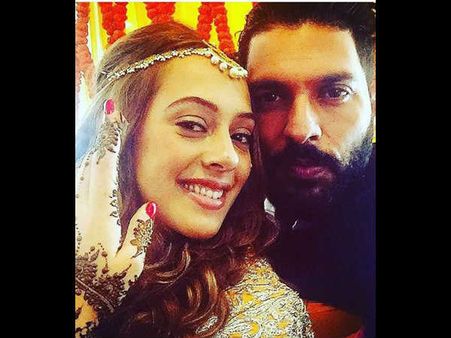 #ShaadiShuru: शुरू हुई युवराज सिंह हेज़ल कीच की शादी की रस्में...देखिए तस्वीरें