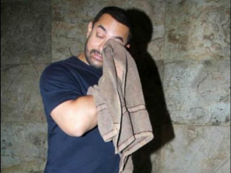 OUCH: फिर रो दिए आमिर खान....फिर सब हंसने लगे