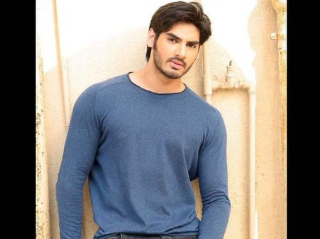 सुनील शेट्टी के बेटे की डेब्यू- धमाकेदार REMAKE के साथ मचाएंगे तहलका