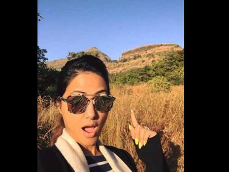 See Pics: टीवी से दूर...कुछ इस तरह मस्ती कर रही हैं हिना खान