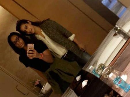 काजोल ने बेटी न्यासा के साथ पोस्ट की सेल्फी