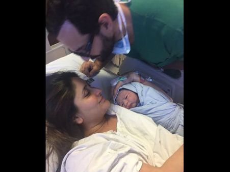 CUTEST Pic: छोटे नवाब तैमुर के साथ 'मम्मी- पापा' करीना कपूर और सैफ अली खान