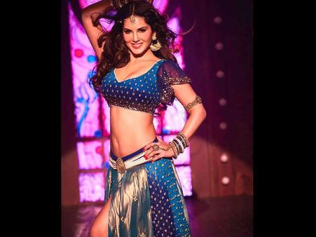 #JustIN: रिलीज़ से पहले ही शाहरूख की रईस के नाम अवार्ड और रिकॉर्ड!