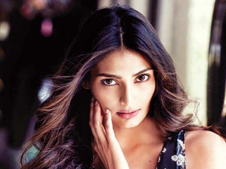 फिल्म इंडस्ट्री में मेरा कोई दोस्त नहीं : आथिया शेट्टी