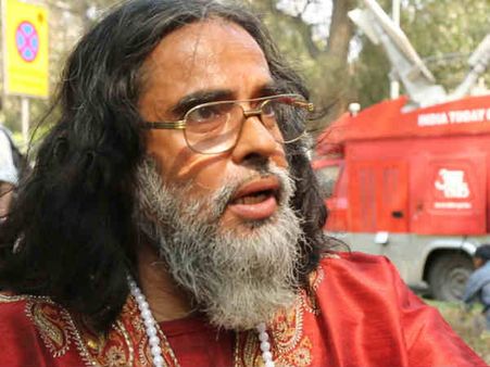 स्वामी ओम के बिगड़े बोल..सलमान खान को बताया आईएसआई एजेंट