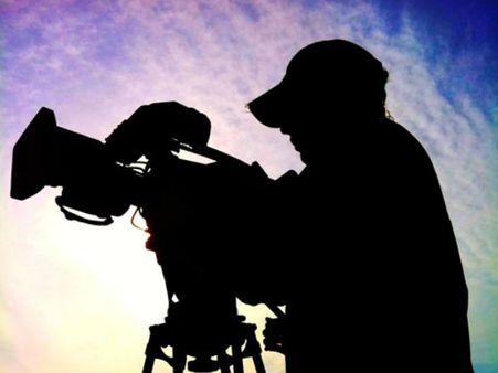 #GuessWho: यहां से COPY थी ये सुपरस्टार फिल्म...करोड़ों देकर मामला दबा दिया