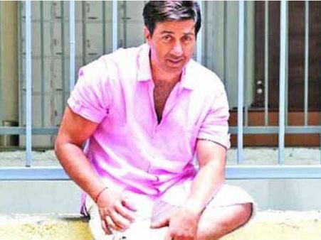 #GadarDhamal: सनी देओल एक और हीरोइनें 10...बढ़िया है!