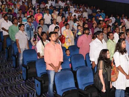 अगर राष्ट्रीयगान फिल्म का हिस्सा है तो खड़े होने की ज़रूरत नहीं : SC