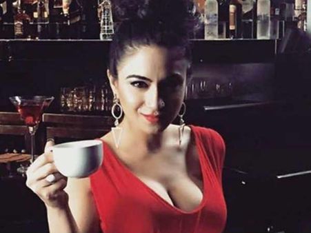 पहले पोस्ट की Bra Less तस्वीर..अब ले आईं ऐसा फोटोशूट..So Hot!