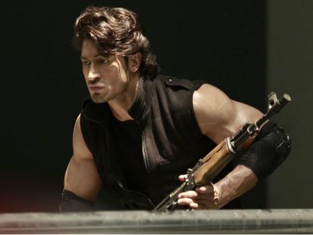 BOX OFFICE: धमाकेदार एक्शन का फायदा.. उम्मीद से बढ़कर मिली ओपनिंग!