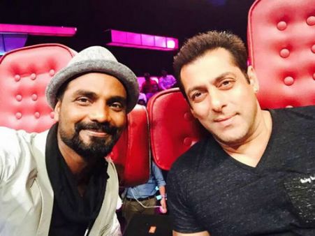 'रेस 3' के फ्लॉप होते ही.. अगली फिल्म की फीस हो गई आधी.. जबरदस्त झटका!