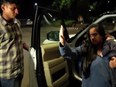 सो रहे अहिल की तस्वीरें लेने पर भड़कीं अर्पिता..दी Warning!