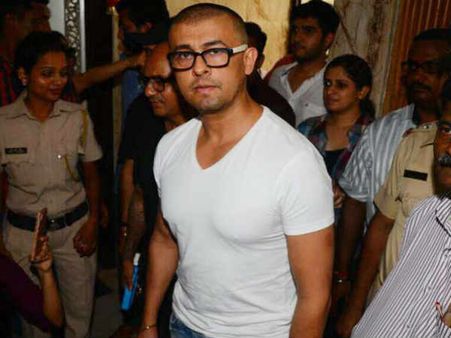 सोनू निगम के खिलाफ फिर जारी हुआ फतवा..अबकी बार 'सिर काटने' पर ईनाम