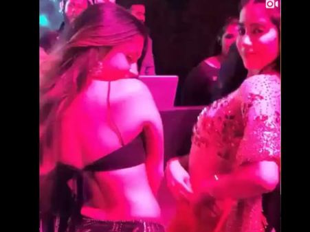 पार्टी में जाह्नवी कपूर ने किया कुछ ऐसा...वायरल हो गया वीडियो..आप भी देखें