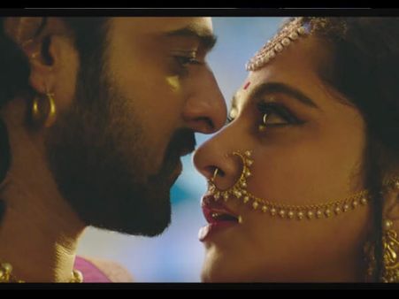 बाहुबली और देवसेना की Super Hot लवस्टोरी..फर्स्ट हाफ में नजरें नहीं हटा पाएंगे आप