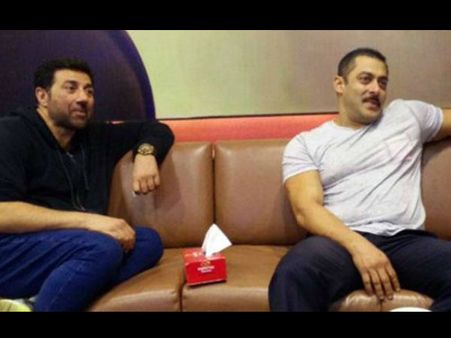 WHATT: अब सनी देओल Vs सलमान खान नहीं, उनके बच्चे भी क्लैश करेंगे!