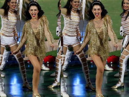 एमी जैक्सन की IPL 2017 की परफॉर्मेंस नहीं आई पसंद..लोगों ने जमकर किया ट्रोल