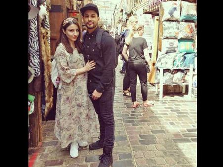 बेबी के आने से पहले कुछ यूं हॉलिडे इंज्वॉय कर रहे ये कपल..PICS