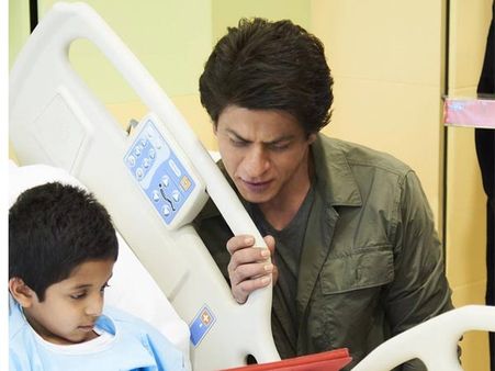 शाहरुख खान ने अचानक दिया सरप्राइज..पहुंचे बच्चों के पास