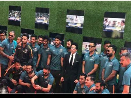 प्रीमियर..सचिन का मैजिक..बॉलीवुड स्टार्स से पहले क्रिकेटर्स को दिखाई फिल्म..PICS