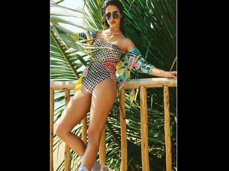 दिशा पटानी का बिकिनी में HOT अंदाज..देखते रह जाएंगे आप