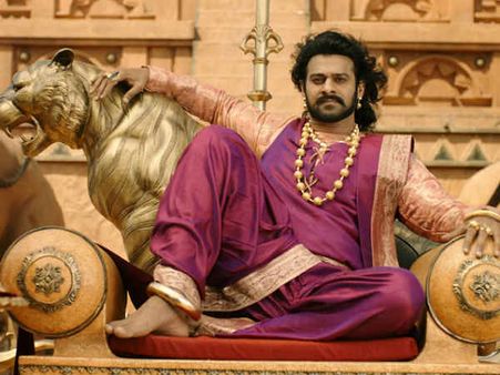 'बाहुबली 2' ब्लॉकबस्टर.. तो सुपरस्टार ने फटाफट बढ़ा ली अपनी फीस!