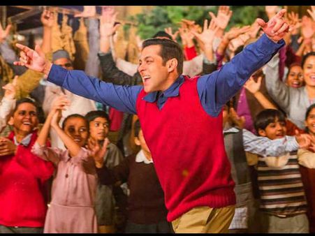 ''ब्लॉकबस्टर है सलमान खान की ट्यूबलाइट.. 400 करोड़ तो FINAL है....''