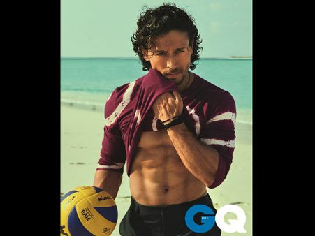 टाइगर श्रॉफ हैं बॉलीवुड के लेटेस्ट Beach Boy..देखिए हॉट अंदाज