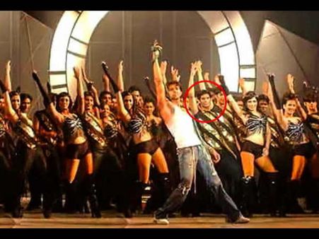 बॉलीवुड सितारों ने अपने शुरुआती दिनों में किया बैकग्राउंड डांसर का काम