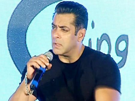 रिपोर्टर पर एक बार फिर भड़के सलमान कहा-ज्यादा उड़ो मत !