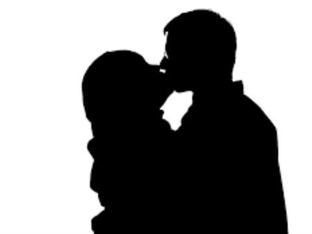 #KissaKissKa: हिरोइन ने Lip Lock से किया मना..डायरेक्टर ने किसी और के होंठ चिपका दिए !