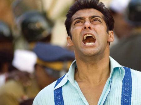 सलमान का दर्द या कुछ और..51 साल की उम्र में नहीं कर पा रहे 'ये काम'