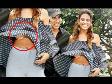 हवा चली और उड़ गया एक्ट्रेस का टॉप..दिख गया 'वो सब'..अक्षय ने की बचाने की कोशिश..