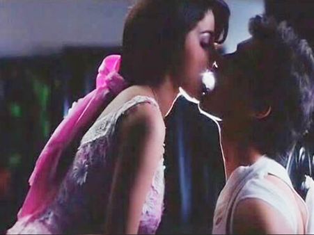 S*X सीन ने खराब कर दी इस 'खान सुपरस्टार' की हालत..एक्ट्रेस भी हुईं परेशान..खुद किया खुलासा